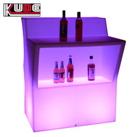 Meja Bar LED Modular dengan Bagian Depan Bergelombang, Ember Es Terintegrasi, Kontrol Jarak Jauh, Pengubah Warna, Dapat Diisi Ulang untuk Acara Hotel dan Klub