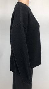 Pull en maille noir à col rond et manches longues pour femme, 100 % laine, anti-boulochage, style minimaliste, idéal pour l'hiver - Product Image 4
