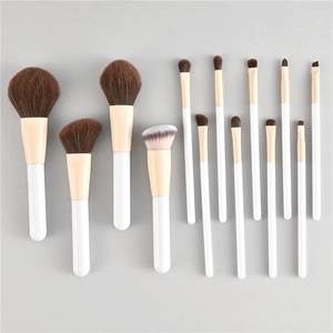 Set Professionale di 13 Pennelli Vegani di Lusso per Trucco e Capelli, Ecologici e Durevoli, con Logo Personalizzato - Product Image 3