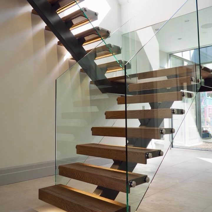 Attractive Design Interior Mono Stringer Oak Wood Step with Led Lights Floating Straight Stairs with Glass Railing From Foshan