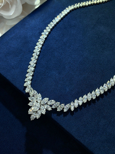 Collier de diamants en forme de marquise pour femmes à la mode en or 18 carats avec un design luxueux et une chaîne de clavicule - Product Image 4