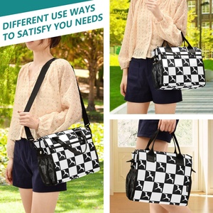 Bolsa de almuerzo portátil con diseño a cuadros en blanco y negro, con logotipo personalizado de las aves Iwa de Hawái, de nailon duradero, aislada y con correa para el hombro. - Product Image 5