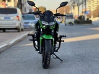 Moto de rue Kawasaki1 Z400 400cc : Puissance fluide et idéale pour les motards débutants et expérimentés