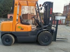 Fornitura TCM Komatsu altri noti marchi stranieri 2-35T carrello elevatore a combustione interna di varie dimensioni tonnellate di carrelli elevatori usati - Product Image 2