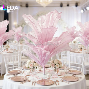 LEDA Centre de table géant fait main en organza pour mariage, support de fleurs personnalisé en gaze de soie rose pour banquets et réceptions - Product Image 1