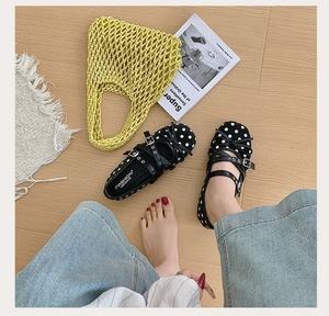 Scarpe basse da donna OEM ODM con pois, doppia fibbia, cinturino Mary Jane, fiocco frontale, <span class=keywords><strong>punta</strong></span> antiscivolo, stile vintage francese casual - Product Image 2