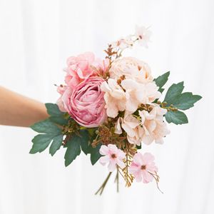 Bouquet de roses artificielles de style vintage avec bords brûlés ; Mariage, décoration intérieure ; Composition florale artificielle d'hortensias - Product Image 4