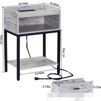 Table de chevet moderne en bois avec étagère de rangement et station de charge, table d'appoint compacte