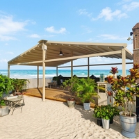 Pergola motorisée à toit pliant en aluminium pour café, restaurant et complexe hôtelier