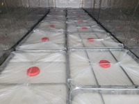 Agent de contrôle de la poussière à base de polymère acrylique liquide pour la construction routière, stabilisateur de sol avec pH 5.0-7.0, application par pulvérisation