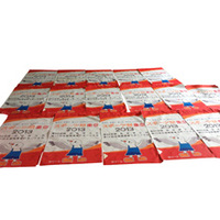 Banner de patrocinio de eventos al aire libre con tela de código QR y banderas de banderines gratis para negocios
