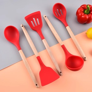 Juego de Espátulas de Silicona Antiadherentes con Mango de Madera, Kit de Utensilios de Cocina de 12 Piezas - Product Image 4