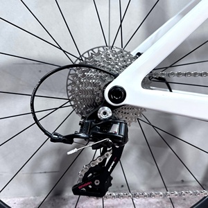 <span class=keywords><strong>Bicicleta</strong></span> de <span class=keywords><strong>Carretera</strong></span> KOZO de Fibra de Carbono Ligera y Aerodinámica de Alta Calidad con Frenos de Disco Hidráulicos OEM para Carreras y Ejercicio - Product Image 6