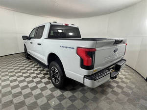 รถฟอร์ด F-150 AWD XLT 4 ประตู SuperCrew ปี 2023 มือสอง ราคาประหยัด กระบะสั้น 5.5 ฟุต พวงมาลัยซ้าย เบาะหนัง กล้องมองหลัง ไฟหน้า LED - Product Image 4