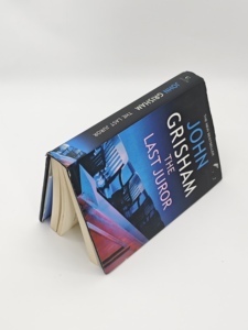 Impression de livres à couverture rigide avec reliure parfaite et gaufrage The Last Juror, qualité supérieure, vente en gros usine - Product Image 3