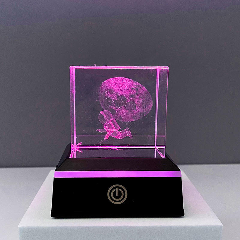 Base tactile noire carrée de 5 cm, motif ciel étoilé itinérant.