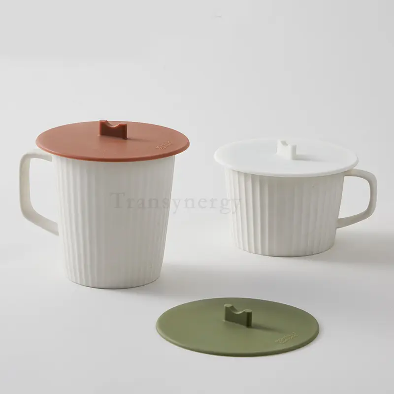 2024 nouvelle conception Silicone tasse tasse couvercle avec porte-cuillère tasse à café Anti-poussière hermétique couvre pour voyage