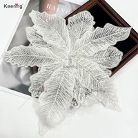 Appliques en dentelle brodées à la main avec des diamants, des perles, des strass et des fleurs 3D pour coudre sur une robe de mariée