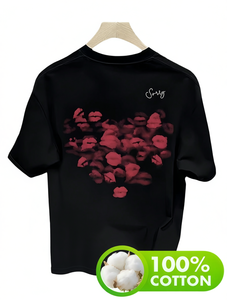 T-shirt Unisex a Maniche Corte 100% Cotone Girocollo Casual Estivo con Stampa Labbra per Appuntamenti e San Valentino - Product Image 1