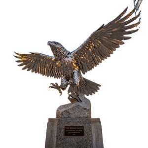 Escultura Majestuosa de Águila en Ascenso de Acero Inoxidable para Paisajismo de Plazas Urbanas - Product Image 1