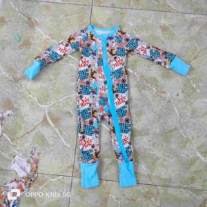 OEM ODM HOWDY COW BOY プリント キッズパジャマ ベビーワンピース スリープウェア 衣類 カスタム幼児用ジッパーロンパース - Product Image 6