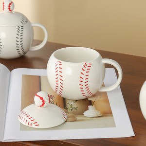 Mug à café en céramique original en forme de balle de baseball avec couvercle et cuillère - Product Image 4