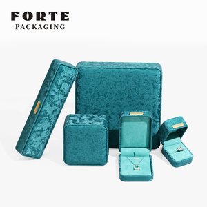FORTE - Cajas de Regalo para Anillos con Muestra Gratis, Caja de Joyería de Terciopelo y Cuero con Placa de Identificación Metálica - Product Image 3