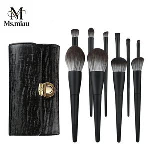 Lot de 10 pinceaux de maquillage à poils doux - Imitation poils d'animaux, pinceaux complets pour fards à paupières et poudres pour kit d'outils de beauté. - Product Image 2