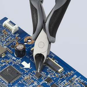 Cortador Diagonal Electrónico KNIPEX 77 42 130 ESD con Mangos Multicomponentes de 130 mm - Product Image 4