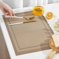 Tapis de table classique européen anti-chaleur et antidérapant, impression personnalisée, isolation thermique durable en PVC pour hôtels et restaurants occidentaux