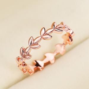 Anello Impilabile con Foglie di Vite in Tono Rosa per Donne, Elegante Accessorio Ispirato alla Natura per Uso Quotidiano - Product Image 3