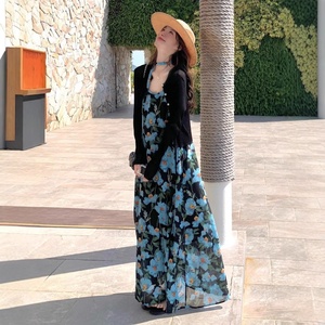 Robe d'été bleue à imprimé floral, mi-longue, sans manches, idéale pour les vacances à la plage, super féerique, pour les séances photo de voyage à <span class=keywords><strong>Sanya</strong></span> - Product Image 4