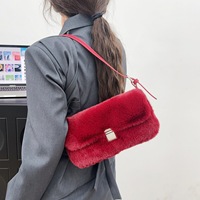Nouveaux styles quatre saisons : Sac à bandoulière carré en peluche couleur unie de haute qualité, pochette enveloppe en fourrure pour soirée