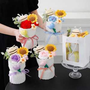 Nuevo diseño de abejas, ramo de rosas de ganchillo, flores de punto de lana hechas a mano, regalo para el Día de San Valentín, Navidad, Día DE LA Madre - Product Image 1