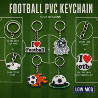 Großhandel: Personalisierte Fußball-PVC-Schlüsselanhänger – Flammender Ball, Tornetz, Kappe – Sportfan-Anhänger als Massengeschenk für Schlüsselbund