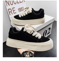 Baskets en daim pour hommes, blanches, à semelle épaisse, à lacets, chaussures plateforme, chaussures de mode
