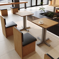 Ensemble de salle à manger de style minimaliste pour café, table carrée en placage de bois, chaise en bois avec coussin en PU pour café de desserts