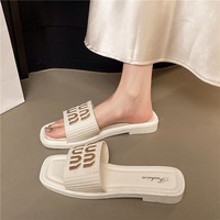 Nouvelle mode pour femmes petit vent parfumé sandales d'intérieur antidérapant fond plat Joker pour pantoufles et diapositives pour vêtements de plage