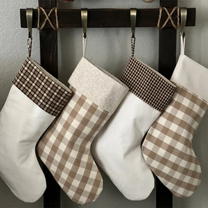 Vente en gros <span class=keywords><strong>de</strong></span> décorations <span class=keywords><strong>de</strong></span> <span class=keywords><strong>Noël</strong></span> <span class=keywords><strong>de</strong></span> style farmhouse, étiquettes nominatives pour chaussettes <span class=keywords><strong>de</strong></span> <span class=keywords><strong>Noël</strong></span> <span class=keywords><strong>de</strong></span> luxe, chaussettes <span class=keywords><strong>de</strong></span> <span class=keywords><strong>Noël</strong></span> à carreaux gingham - Product Image 3