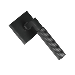 <span class=keywords><strong>Poignée</strong></span> <span class=keywords><strong>de</strong></span> <span class=keywords><strong>porte</strong></span> intérieure <span class=keywords><strong>de</strong></span> luxe <span class=keywords><strong>de</strong></span> haute qualité au design contemporain en <span class=keywords><strong>laiton</strong></span> <span class=keywords><strong>sur</strong></span> rosette carrée pour <span class=keywords><strong>porte</strong></span> <span class=keywords><strong>de</strong></span> passage avec fonction <span class=keywords><strong>de</strong></span> confidentialité - Product Image 4