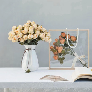Fleur artificielle <span class=keywords><strong>en</strong></span> soie vintage à 5 têtes, petite rose à bords brûlés, pour la décoration de la maison <span class=keywords><strong>et</strong></span> des hôtels, occasions de Noël <span class=keywords><strong>et</strong></span> de remise de diplômes - Product Image 1