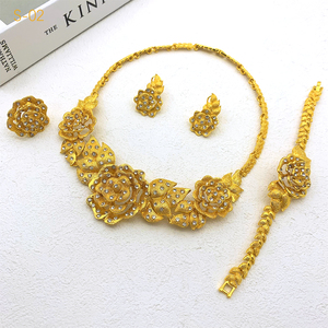 Bán Buôn Mạ Vàng Hợp Kim Dây Chuyền Cho Phụ Nữ <span class=keywords><strong>Set</strong></span> Saudi Wedding Rose Flower Vòng Cổ Vòng Tay Bông Tai Nhẫn Bộ Đồ Trang Sức - Product Image 3