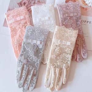 Gants de mariée en dentelle pour <span class=keywords><strong>femme</strong></span>, protection solaire <span class=keywords><strong>UV</strong></span>, haute qualité, pour l'été, gants de conduite sexy courts à doigts complets, motif floral - Product Image 1