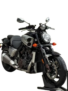 Motocicleta Deportiva Yamaha <span class=keywords><strong>VMAX</strong></span> <span class=keywords><strong>1700</strong></span> Usada, Modelo Nuevo, 1679cc, Gasolina, Estilo Naked, V4 Muscle - Product Image 1