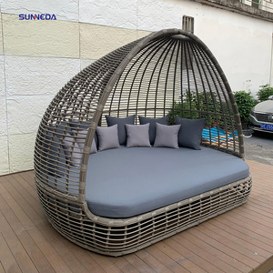Tùy chỉnh giường ngày mây ngoài trời Patio đồ nội thất <span class=keywords><strong>wicker</strong></span> Chaise phòng chờ thoải mái Sun Beach <span class=keywords><strong>Lounger</strong></span> vòng với tán phơi nắng - Product Image 1