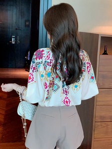 Boutique all'ingrosso 2024 estate nuovo stile elegante stile etnico stampato <span class=keywords><strong>camicie</strong></span> da <span class=keywords><strong>donna</strong></span> a maniche medie - Product Image 6