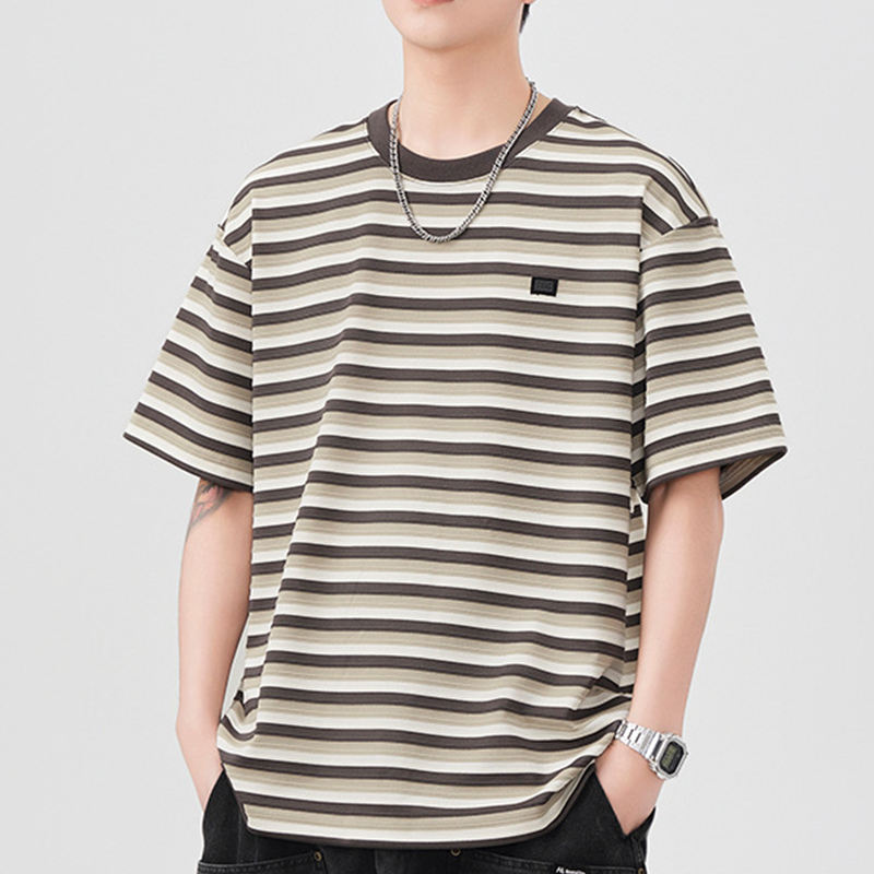 สีเทาเข้ม