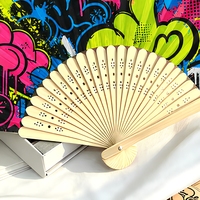 Éventail pliant personnalisé en bambou sculpté, imprimé, portable, idéal pour mariage, fête, scène, événement