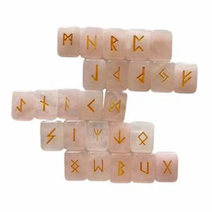 Vente en gros usine : Pierre de guérison énergétique en cristal rose, sculptée à la main, personnalisée avec symboles, runes, lettres et mots - Product Image 5