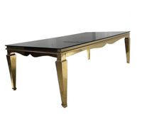 Table de salle à manger extérieure moderne, structure en acier inoxydable doré, plateau en verre trempé, mobilier de banquet pour mariages et événements hôteliers